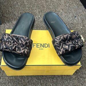 Fendi Women's Black and Brown Slides